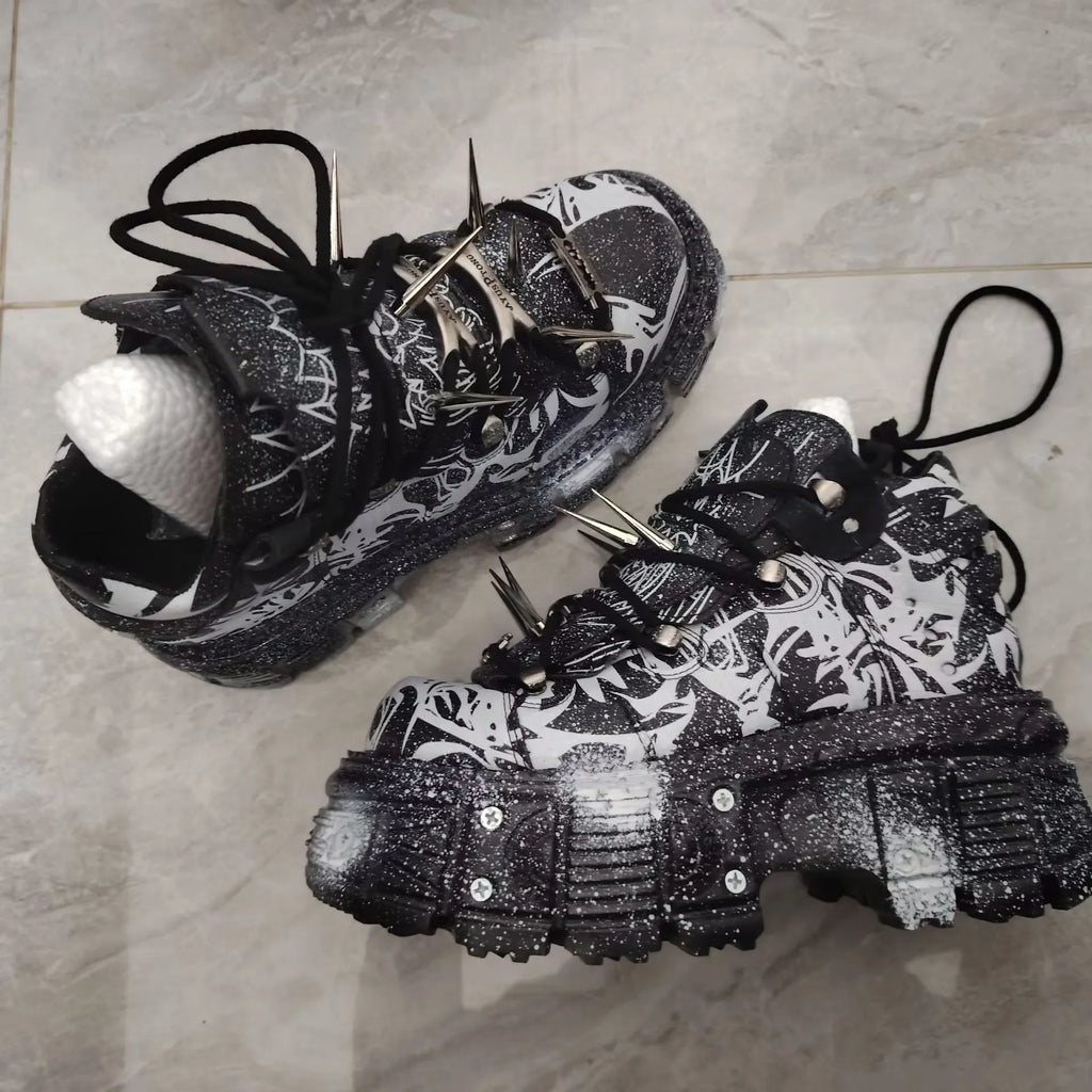 2025 Retro Heavy Metal Platform Men's and Women's Graffiti Punk Muffin Black Rivets Small Height Increasing Dad Shoes