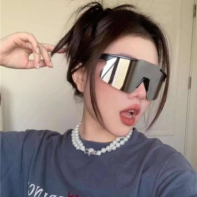 Sports Wrap Around Sunglasses with Modern Minimalist Style Suitable for Both Men and Women for Daily Wear