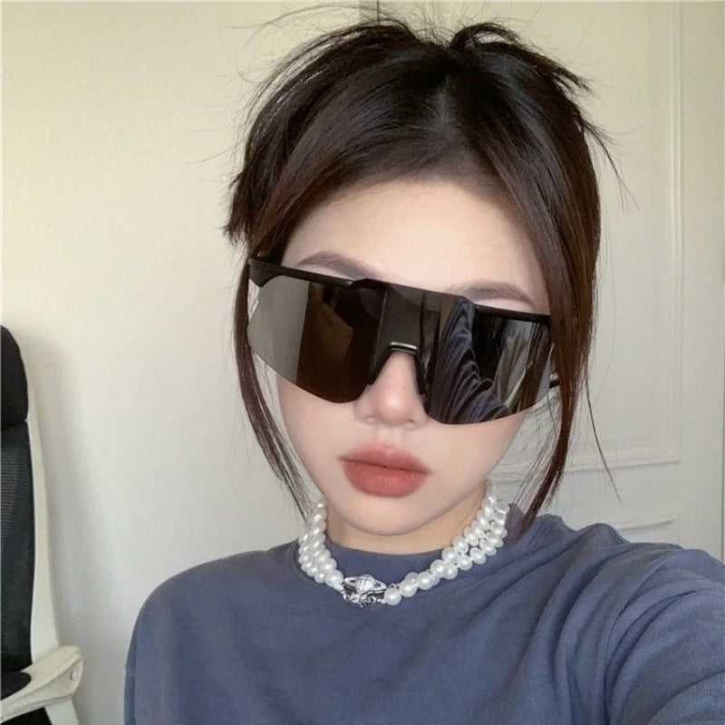 Sports Wrap Around Sunglasses with Modern Minimalist Style Suitable for Both Men and Women for Daily Wear