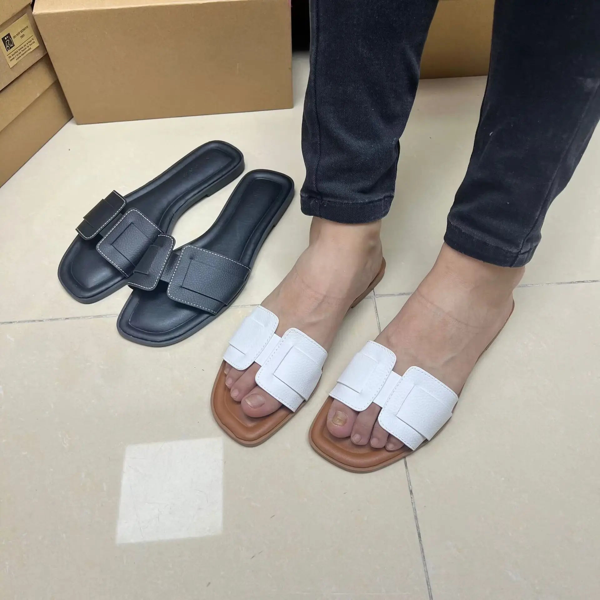 Causal Flat Woman's Slippers Peep Toe Outside Street Female Beach Shoes 2025 Summer Soft Leather Brand Design Ladies Slides