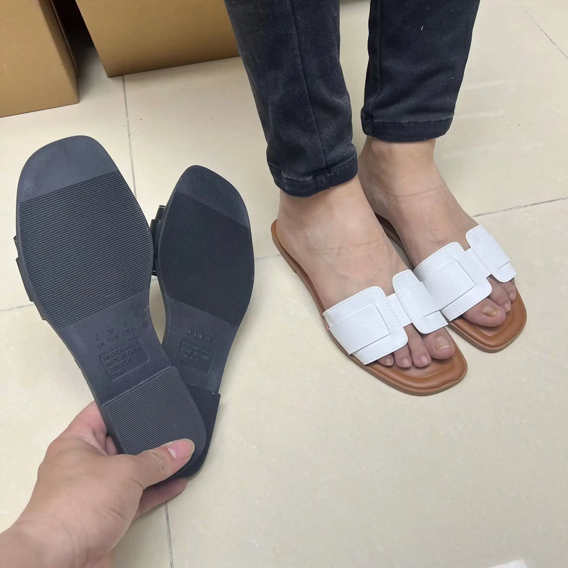 Causal Flat Woman's Slippers Peep Toe Outside Street Female Beach Shoes 2025 Summer Soft Leather Brand Design Ladies Slides