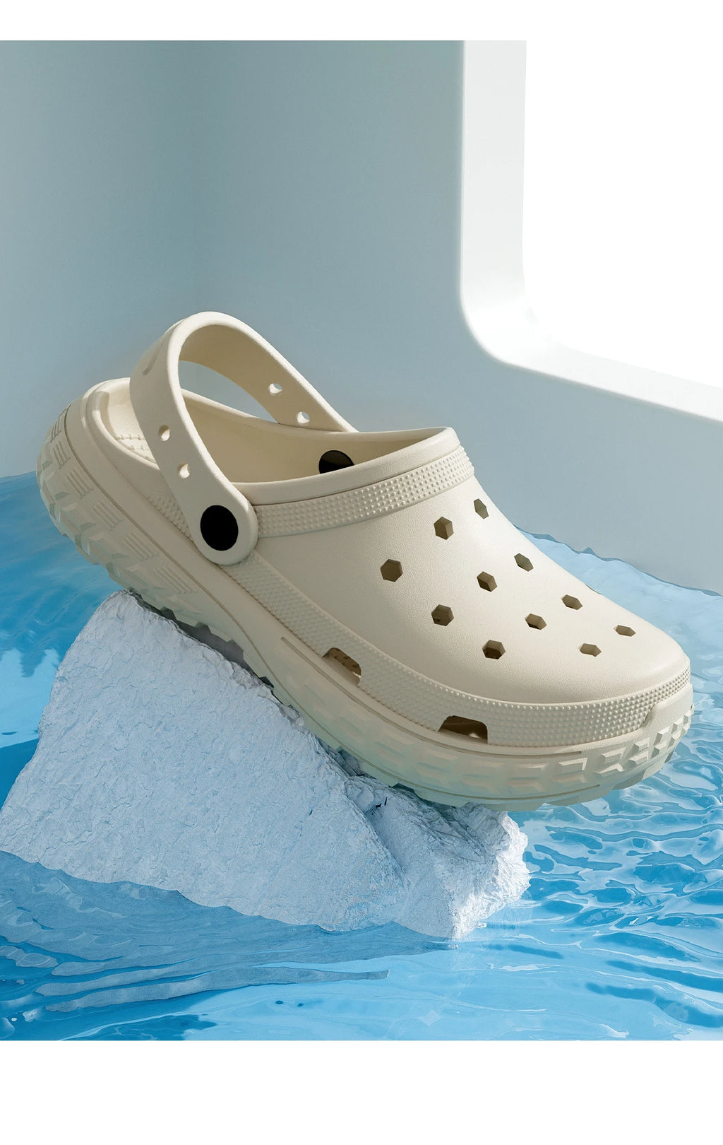 Women and Men's Hole Shoes Summer Non-Slip Outdoor Sandals Closed Toe Shit Feeling Beach Slippers Thick Bottom Soft Bottom