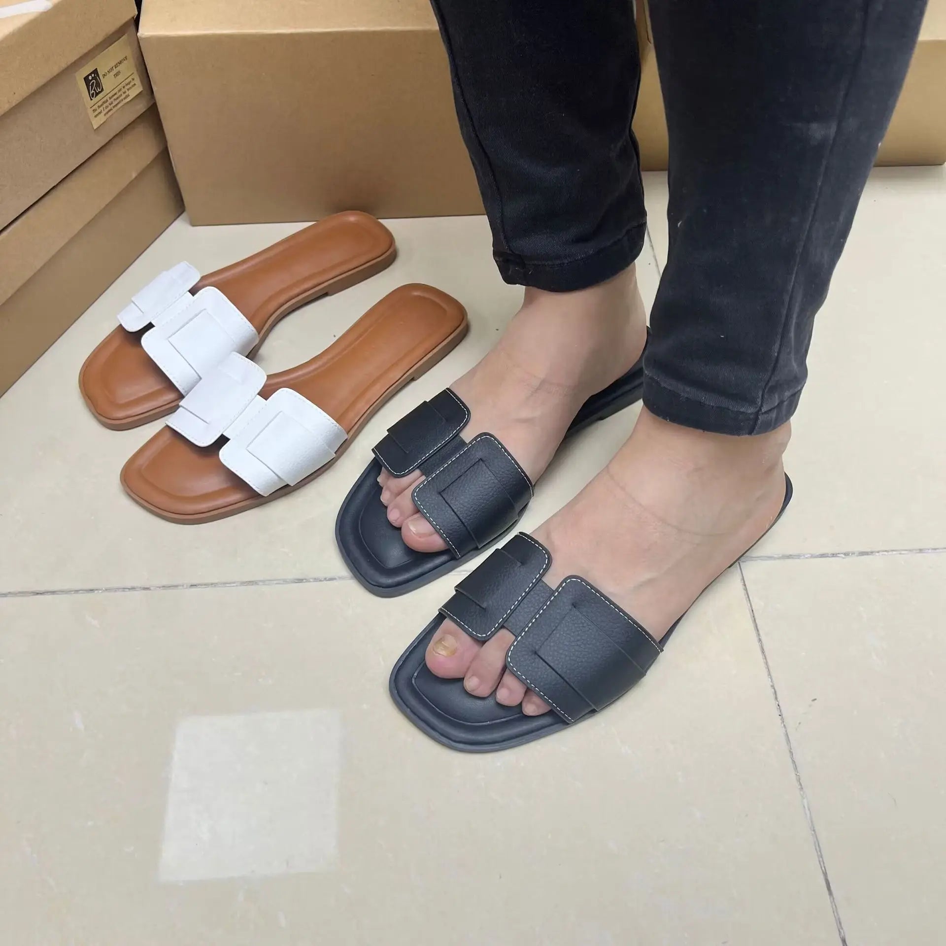 Causal Flat Woman's Slippers Peep Toe Outside Street Female Beach Shoes 2025 Summer Soft Leather Brand Design Ladies Slides